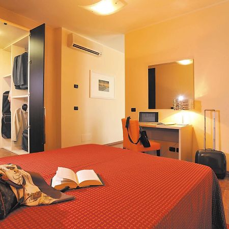 Hotel Residence Zodiaco Модена Экстерьер фото