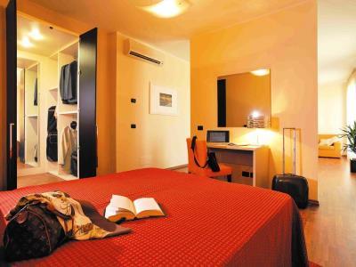 Hotel Residence Zodiaco Модена Экстерьер фото